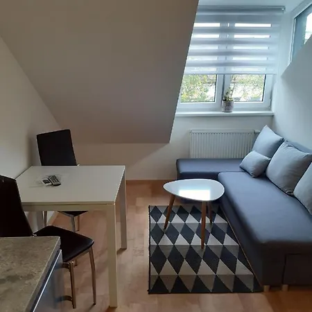 아파트 Attic At Laisves Avenue *